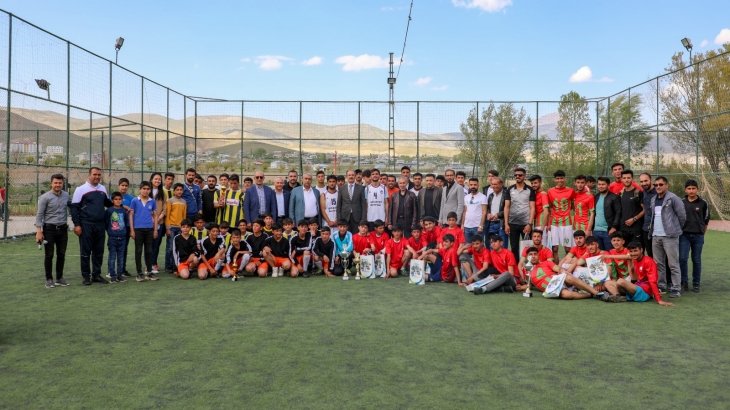 Gürpınar Belediyesi Okullar Arası Futbol Turnuvası Tamamlandı
