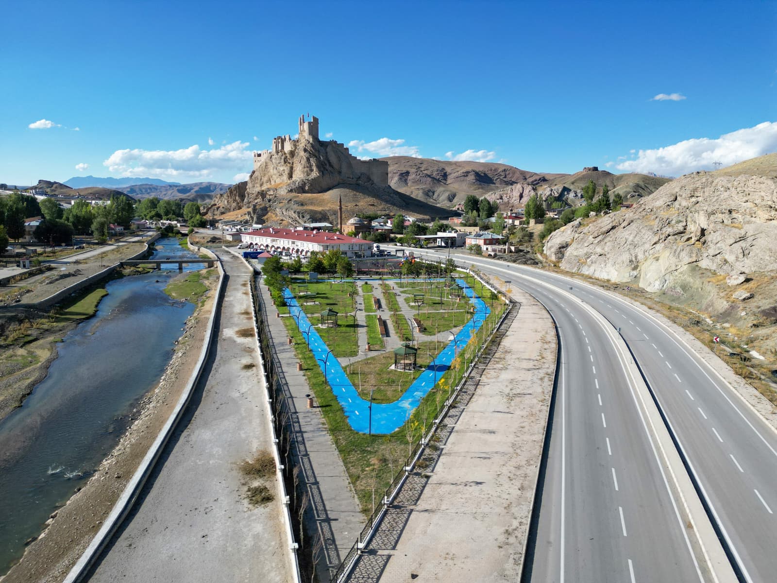 Hoşab Parkı Yeni Yüzüyle Halkın Hizmetinde