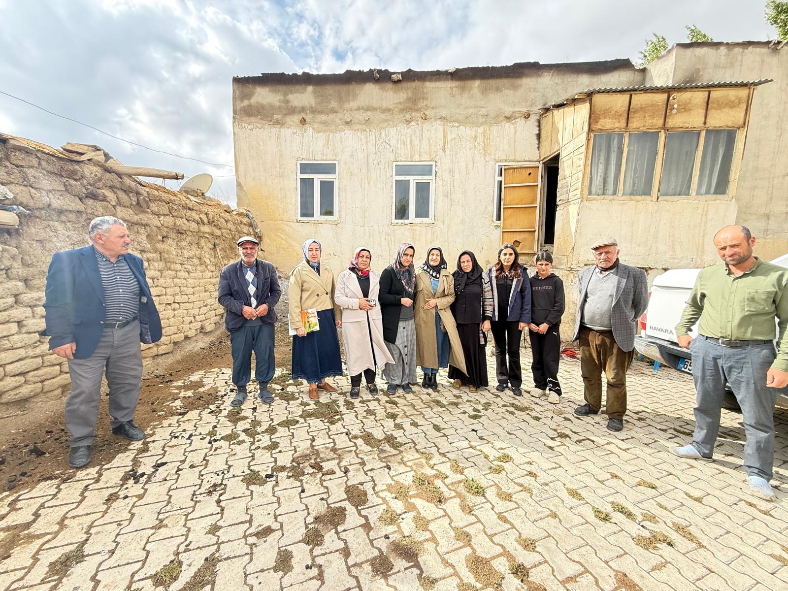 Eşbaşkan Karakoç, Akbulut Mahallesi’nde Evi Yanan Vatandaşı Ziyaret Etti